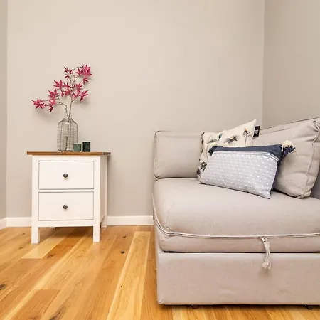 Stylish In Warsaw's Old Town By Renters Apartment *