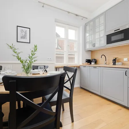 Stylish In Warsaw's Old Town By Renters Apartment Warschau
