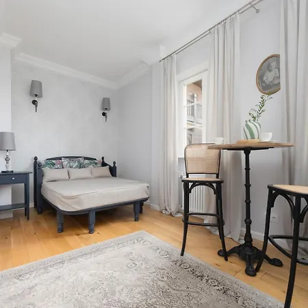 Apartment Stylish In Warsaw's Old Town By Renters Warschau