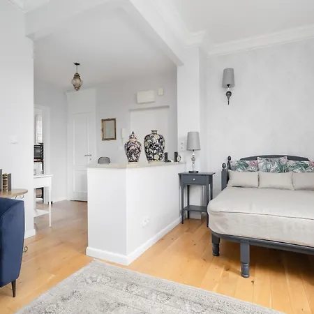 Apartment Stylish In Warsaw's Old Town By Renters Warschau