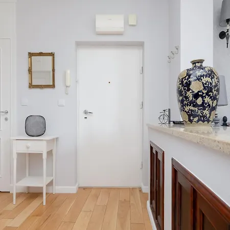 Stylish In Warsaw's Old Town By Renters Warschau