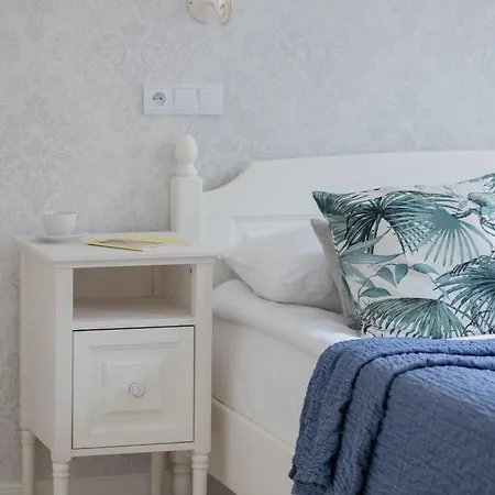 Apartment Stylish In Warsaw's Old Town By Renters Warschau