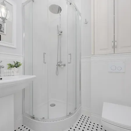 Stylish In Warsaw's Old Town By Renters Apartment *